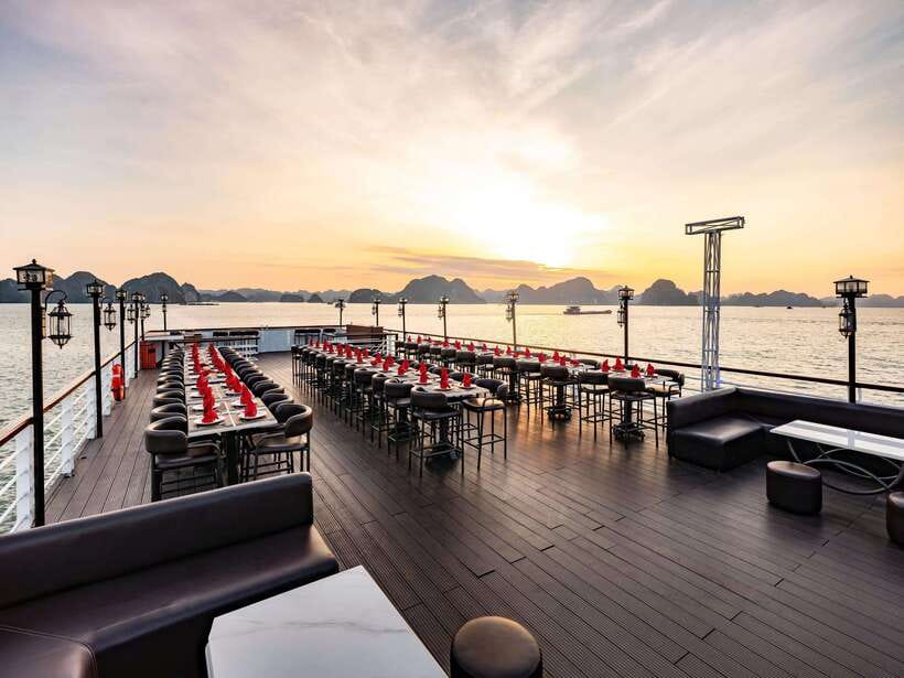 Hanoi: Halong Bay Full-Day Tour with 5-star Diamond Cruise - Luon Cave by kayak or bamboo boat