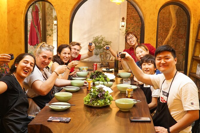 Hanoi: Handcrafted Wood Carving Workshop with Local Artisan - A creative pause in Hanoi’s Ba Đình district