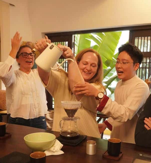 Hanoi: Hands-On 5 Vietnamese Coffees & 3 Local Wines Tasting - The advertised tasting of five coffees and three local wines