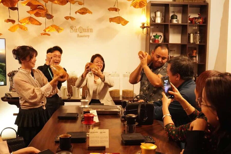 Hanoi: Hands-On 5 Vietnamese Coffees & 3 Local Wines Tasting - Should you book Su Quan Roastery?