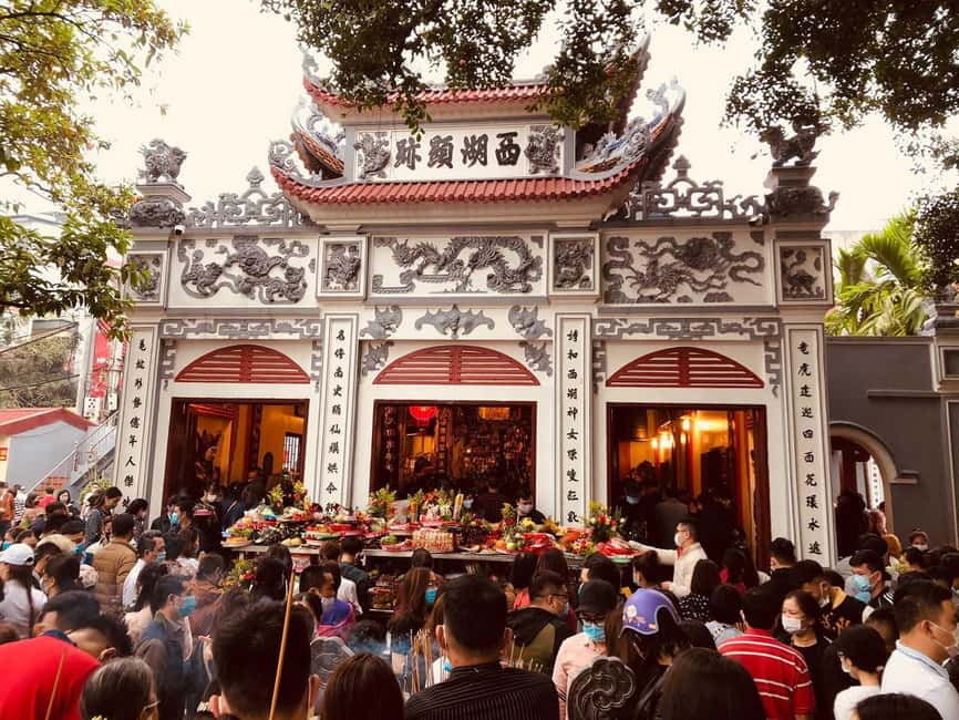 Hanoi Hidden Site: Immersive Spiritual & Cultural Experience - A West Lake snack with a local setting
