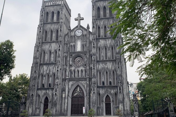 Hanoi Highlights and Hidden Gems Walking Tour - Ly Thai To Park and the king who moved the capital