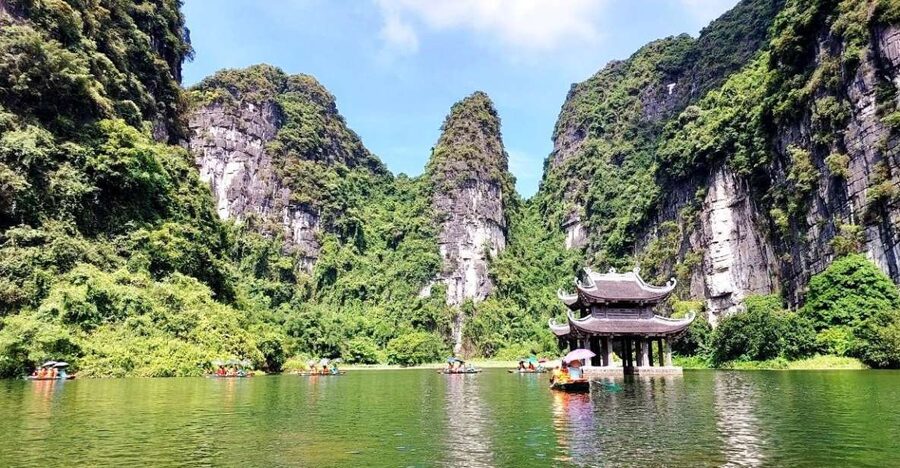 Hanoi: Hoa Lu, Trang An, and Mua Cave Full-Day Trip - Hoa Lu: temples on the old royal grounds