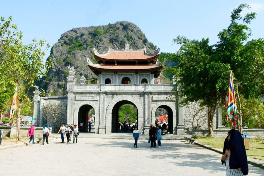 Hanoi: Hoa Lu, Trang An, and Mua Cave Full-Day Trip - Mua Cave and the 500-step climb