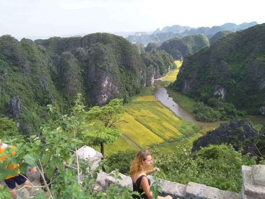 Hanoi: Hoa Lu, Trang An Caves & Mua Cave Day Trip and Lunch - Mua Cave and the 500-step climb