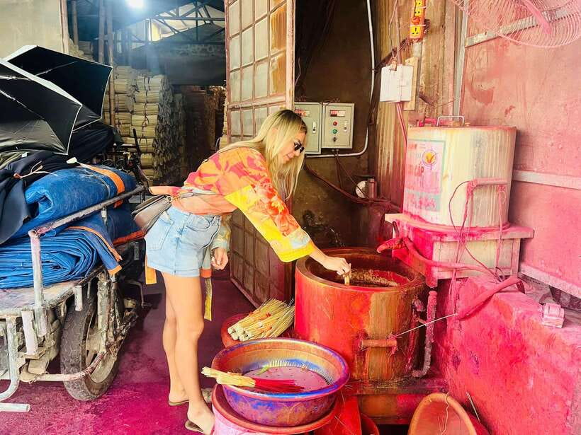 Hanoi: Incense Village, Hat, and Lacquer Artisanal Tour - Chuong village and the craft of the conical hat