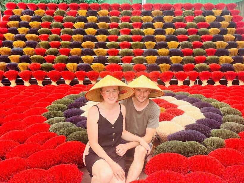 Hanoi: Incense Village, Hat, and Lacquer Artisanal Tour - Lunch and choosing the right length