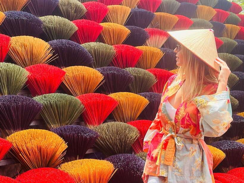 Hanoi: Incense Village, Hat, and Lacquer Artisanal Tour - The ride from Hanoi and the first practical details
