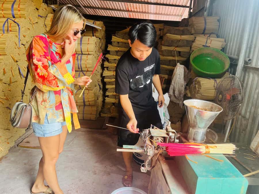 Hanoi: Incense Village, Hat, Lacquer, & City Highlights Tour - How the city and water puppet option differs