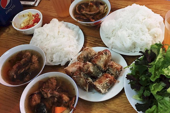 HANOI INCREDIBLE STREET FOODIE TOUR (Enjoy traditional Cuisine as the local) - Learning to cross Hanoi before eating