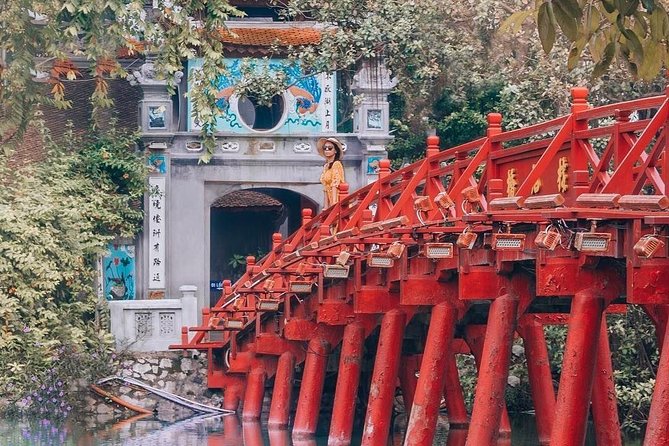 ️ Hanoi Instagram Tour: Most Famous Spots (Private & All-Inclusive) - Tran Quoc Pagoda beside West Lake
