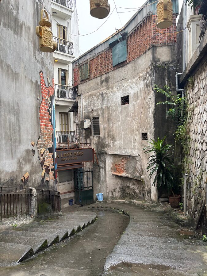 Hanoi Jeep Tour: Train-street, Highlights and Hidden Gems - What the $39 price includes