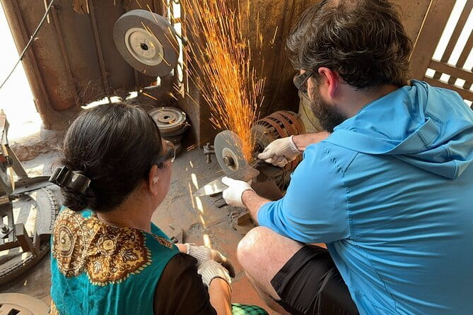 Hanoi Knife-Making Class:Join the Legacy in Blacksmith's Workshop - Key points at a glance