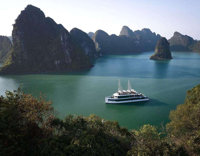 Hanoi: Luxury Lan Ha Bay Jade Sails Cruise with Buffet Lunch - Floating homes and the human side of the bay