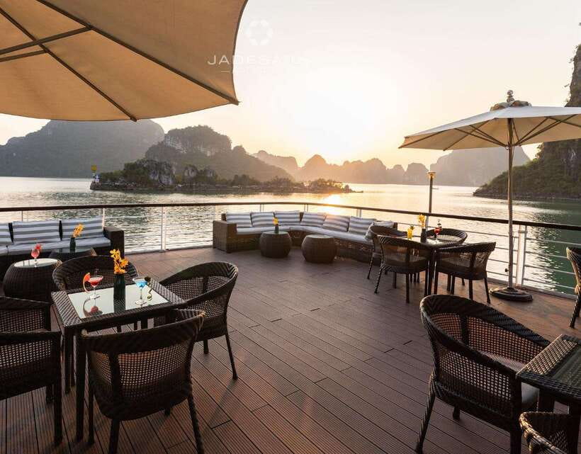 Hanoi: Luxury Lan Ha Bay Jade Sails Cruise with Buffet Lunch - Cooking demonstration, music, and the ride home