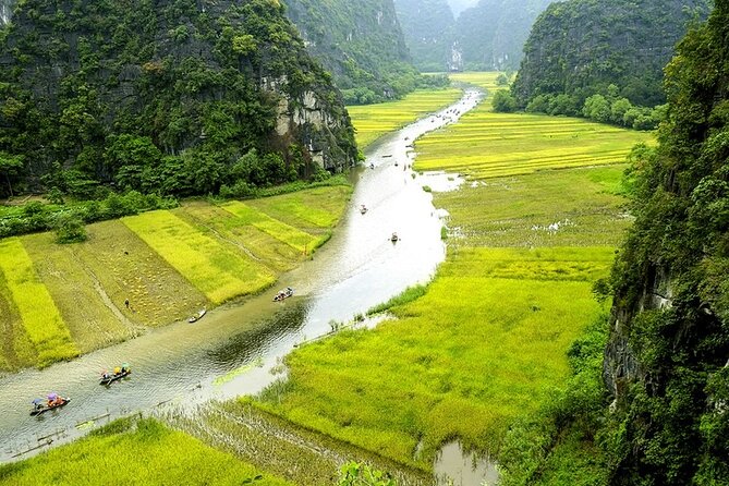 Hanoi: Luxury Small Group Bich Dong, Trang An & Mua Cave Day Tour - Bich Dong Pagoda and Vietnam’s Buddhist traditions