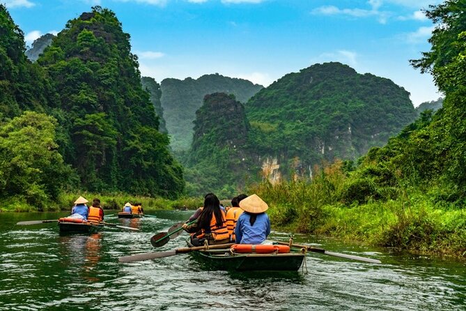 Hanoi: Luxury Small Group Bich Dong, Trang An & Mua Cave Day Tour - Trang An by local-rowed sampan