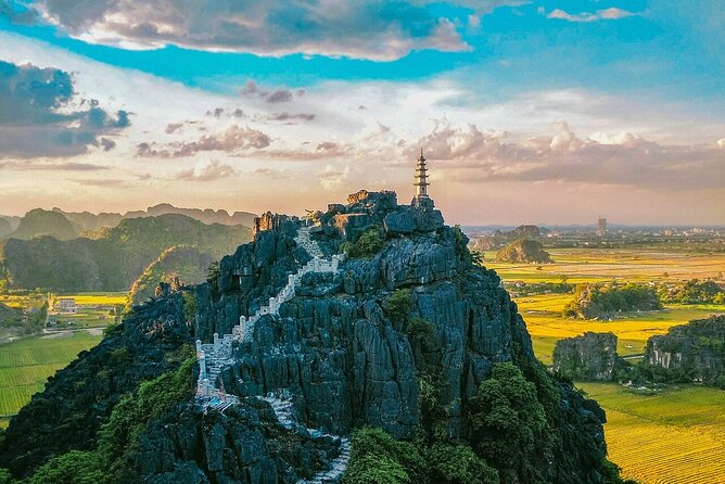 Hanoi: Luxury Small Group Bich Dong, Trang An & Mua Cave Day Tour - Mua Cave and the climb up Ngoa Long Mountain