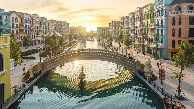 Hanoi: Mega Grand World with Bat Trang Pottery Village - The Grand Voyage show at 8:30 PM