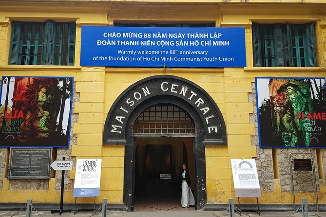 Hanoi Military tour for Half day city - Huu Tiep Lake and the downed B-52
