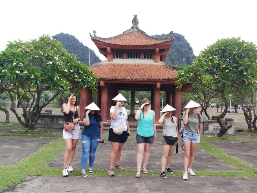 Hanoi/Ninh Binh: 1-Day Tam Coc/Trang An, Hoa Lu & Mua Caves - Lunch at the restaurant