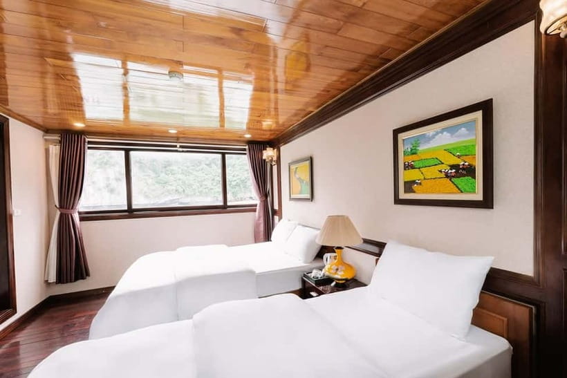 Hanoi/Ninh Binh: 2-Day Lan Ha Bay & Cat Ba with Small Cruise - Boarding, lunch, and the first view of the bay