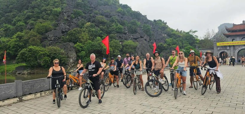 Hanoi: Ninh Binh, Bai Dinh/Hoa Lu, Trang An, & Mua Cave Tour - Mua Cave and the stair climb to the viewpoint