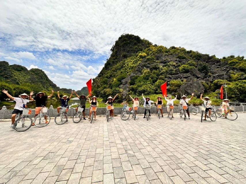 Hanoi: Ninh Binh, Hoa Lu, Tam Coc and Mua Cave Day Trip - Cycling through the Ninh Binh countryside