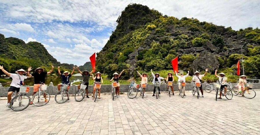 Hanoi: Ninh Binh, Hoa Lu, Tam Coc and Mua Cave Day Trip - From Hanoi’s Old Quarter to Hoa Lu