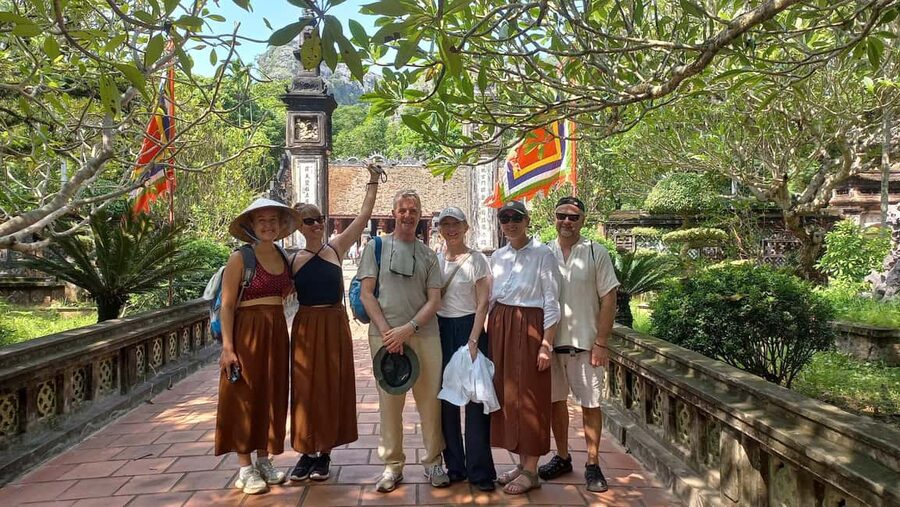 Hanoi: Ninh Binh small group day tour by luxury dcar 9-seats - Key points to know