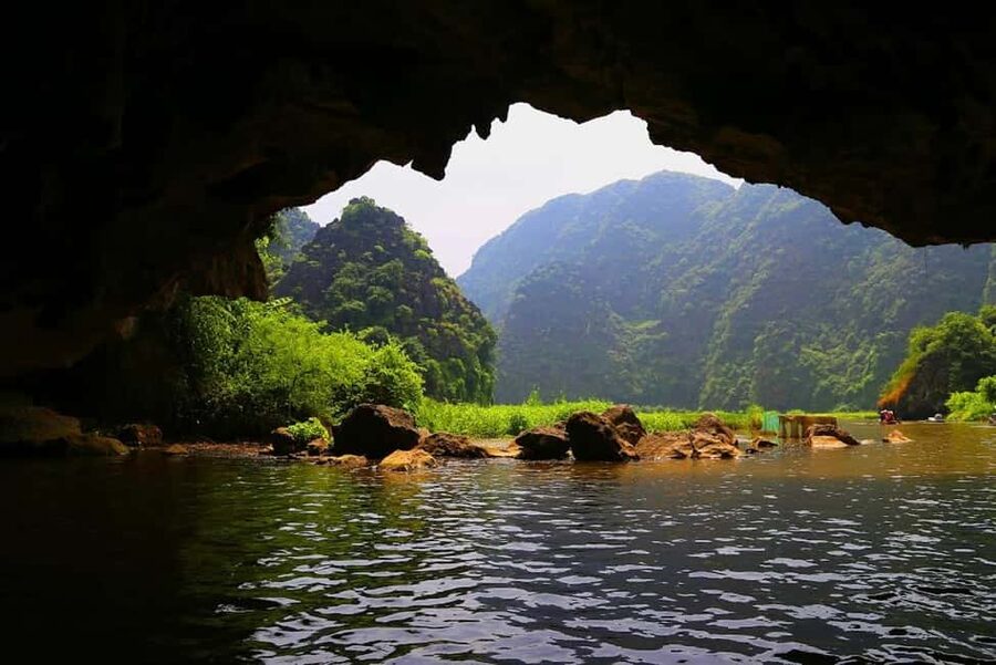 Hanoi: Ninh Binh small group day tour by luxury dcar 9-seats - The nearly 500 steps at Mua Cave