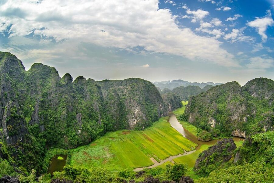 Hanoi: Ninh Binh small group day tour by luxury dcar 9-seats - What the small group changes