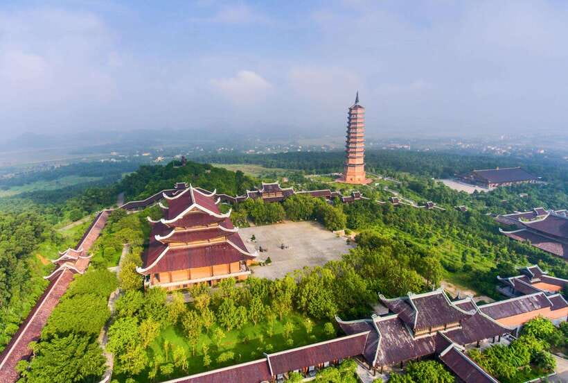Hanoi: Ninh Binh, Trang An, Mua Cave and Bai Dinh Pagoda - Mua Cave and the climb to Ngoa Long Mountain