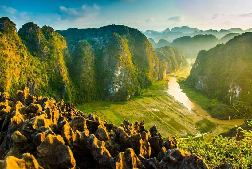 Hanoi: Ninh Binh, Trang An, Mua Cave and Bai Dinh Pagoda - The morning ride south from Hanoi