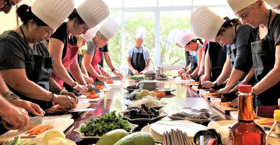 Hanoi: Old Quarter Market Tour and Cooking Class with Meal - Key points at a glance