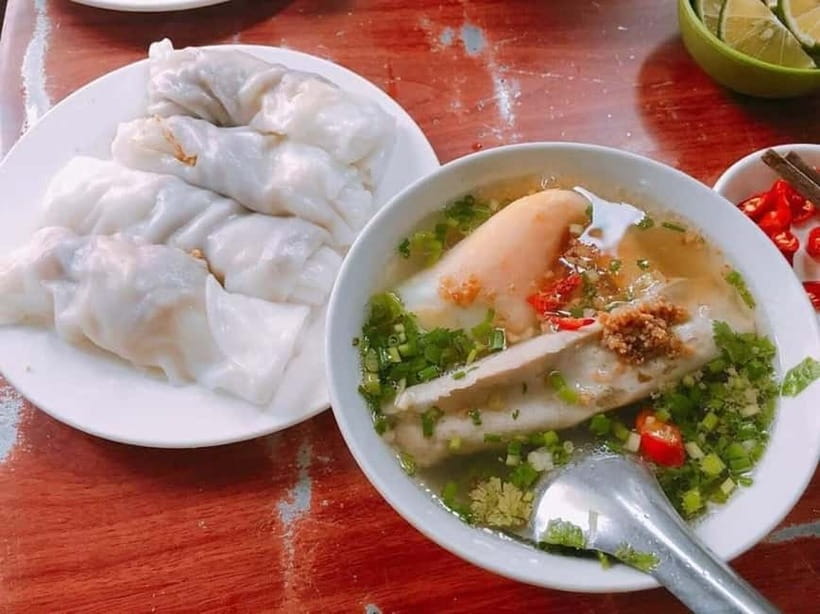 Hanoi: Old Quarter Street Food Tour - Walking through the Old Quarter adds the local context