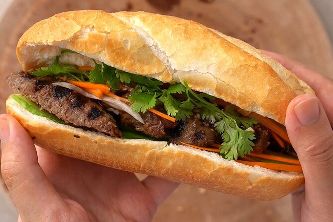 Hanoi Old Quarter Street Food tour with 12 plus tastings - Stop three: fried snacks at Cửa hàng bánh gối Lý Quốc Sư