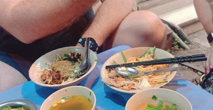 Hanoi: Old Quarter Street Food Walking Tour with 10 Tastings - Why this food walk works in Hanoi