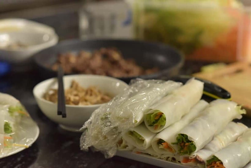 Hanoi: Old Quarter Street Food Walking Tour with Guide - Banh cuon shows a gentler side of street food