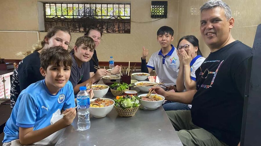 Hanoi Old Quarter Vibes: A Youthful Journey - Meeting your guide and planning the four hours