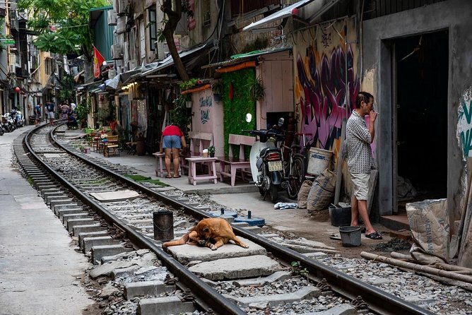 Hanoi On the Tracks Photo Tour - Morning markets, cafés, lakes, and parks