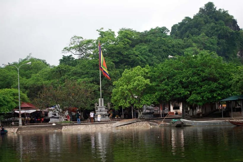 Hanoi: Perfume Pagoda Day Tour with Boat Ride & Cave Visit - Reaching the Perfume Pagoda Complex