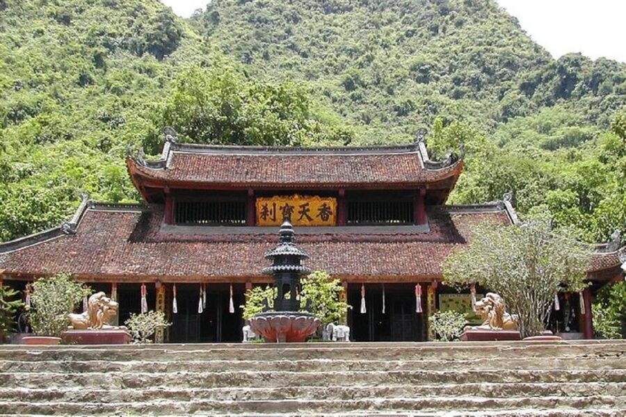 Hanoi: Perfume Pagoda - Yen Stream Boat Ride, Lunch & Cave - Thien Tru Pagoda and the religious side of the trip
