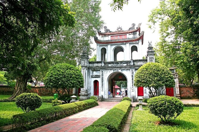 Hanoi Private Day Tour: Hidden Gems, Hoa Lo Prison, Train Street - Train Street brings you close to daily Hanoi life
