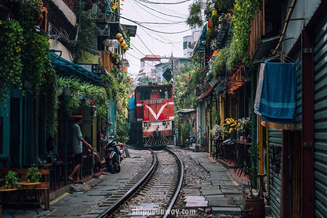 Hanoi Private Day Tour: Hidden Gems, Hoa Lo Prison, Train Street - Ho Chi Minh’s Stilt House and the One Pillar Pagoda