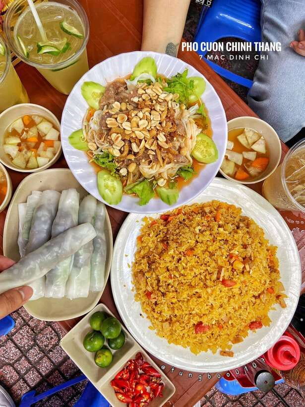 Hanoi: Private Motorbike Tour with Highlight Local Food - Dong Xuan Market and Hanoi’s everyday shopping