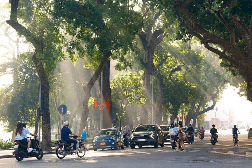 Hanoi: Private Motorbike Tour with Highlight Local Food - Train Street: a quick look at Hanoi’s famous rail corridor