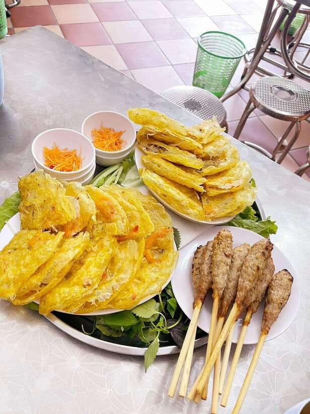 Hanoi: Private Motorbike Tour with Highlight Local Food - Crossing Long Bien Bridge at dusk