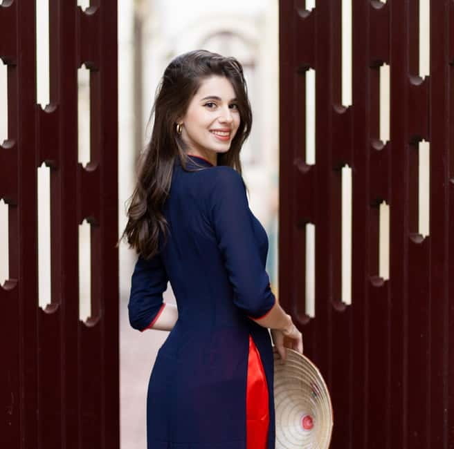 Hanoi Private Photoshoot – Iconic Spots & Hidden Gems - What the photographer adds to the experience