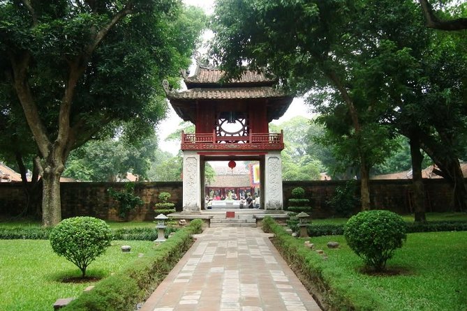 Hanoi Private Tour: Hidden Corners, Train Street, Incense Village - Hanoi Train Street in about 40 minutes